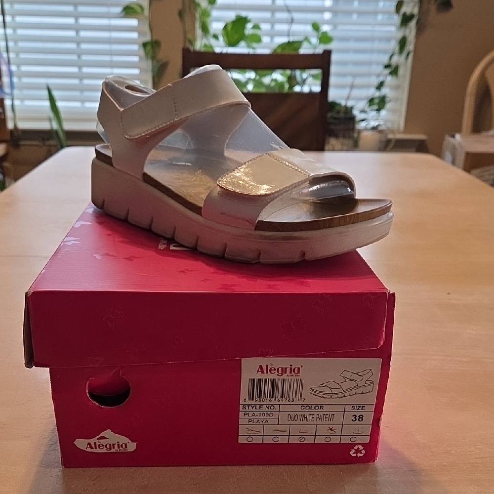 Alegria Women's Cream Sandals